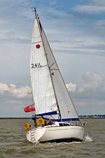 Leisure 27 sailing